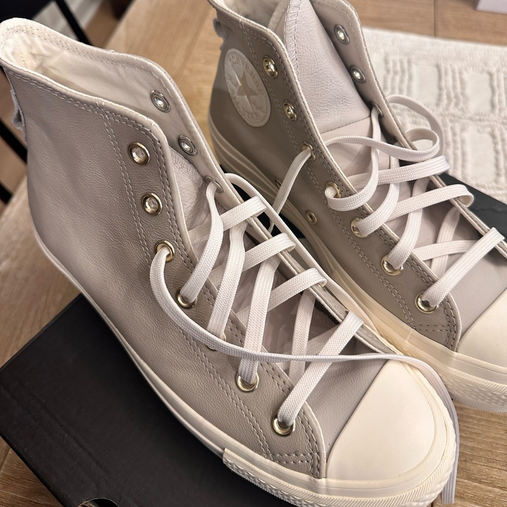 High top leather converse Women’s 8